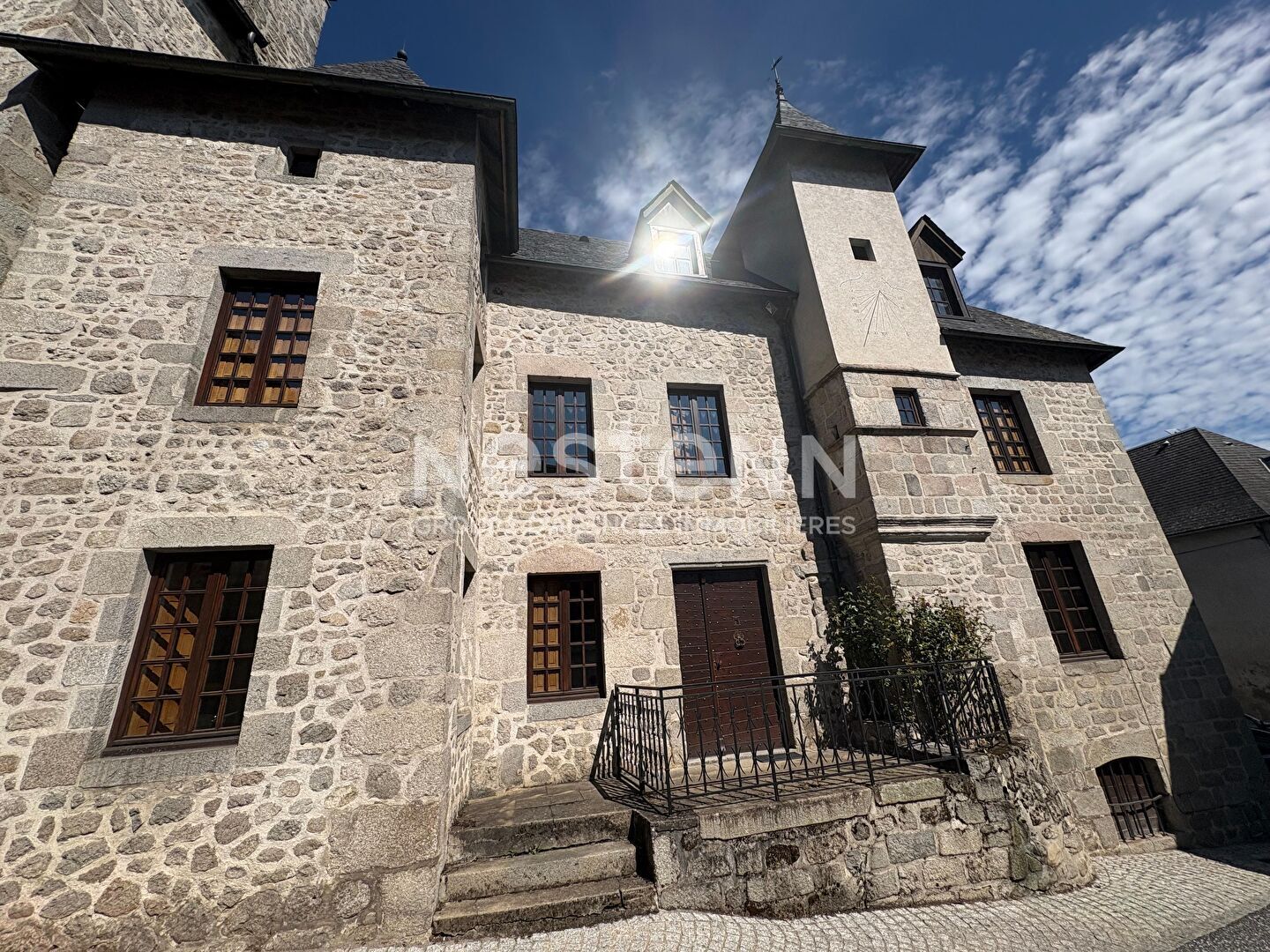 Immeuble 180 m² · à Ussel · 180 m² · 364 000 €