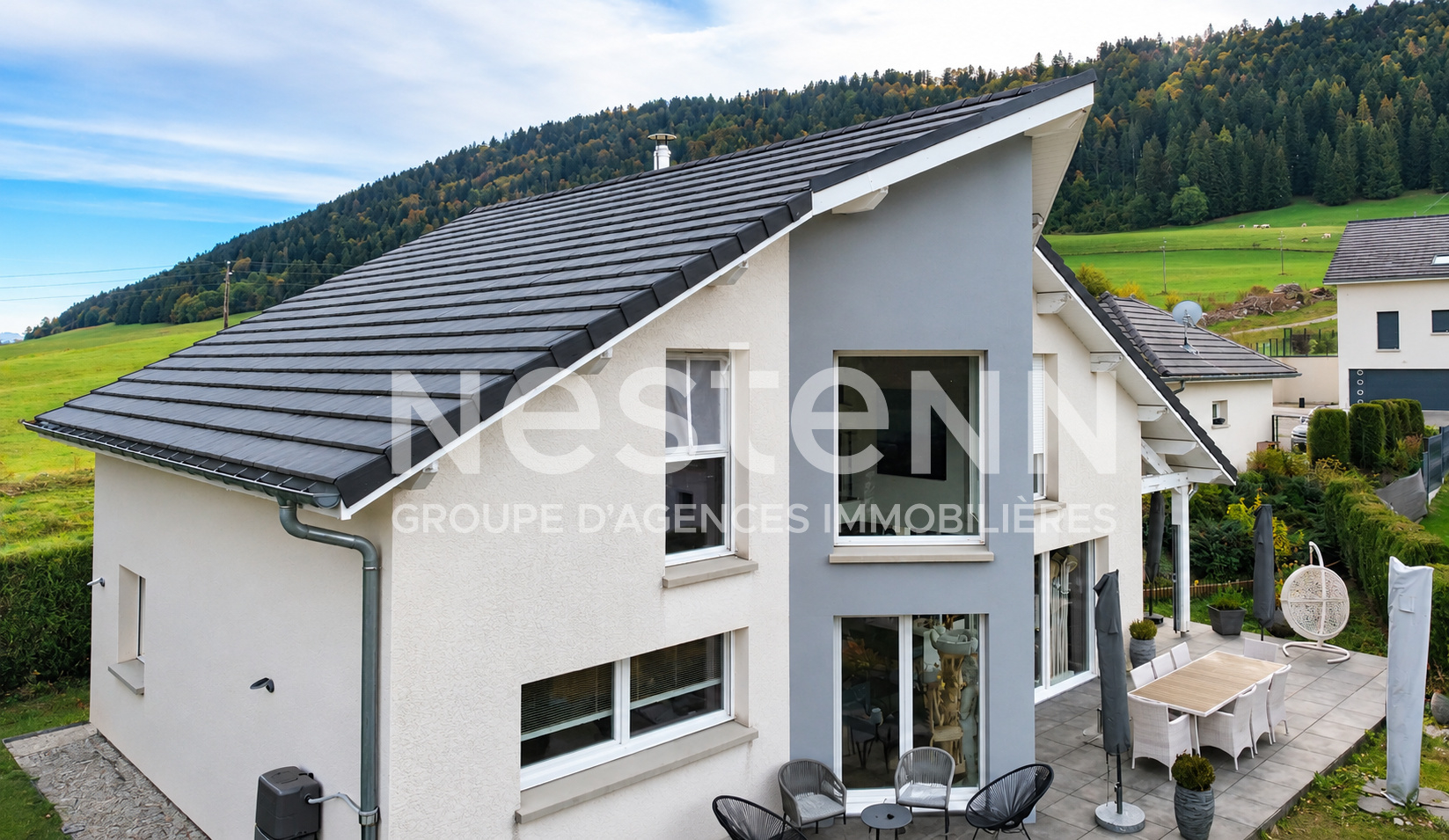 Maison 7 pièces 163 m² · à Verrières-de-Joux · 163 m² · 579 900 €